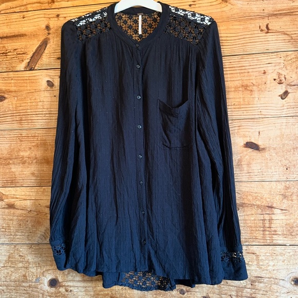 Free People The Best Blouse Lace Crochet Hi Lo Hem Long Sleeve OB495809 - Picture 2 of 12